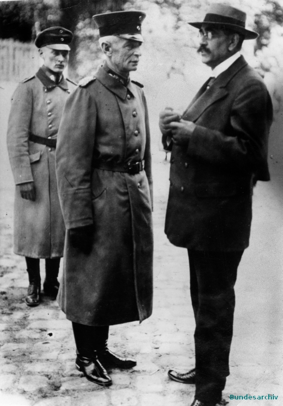Gustav Noske mit General von Lüttwitz Bild 183-1989-0718-501